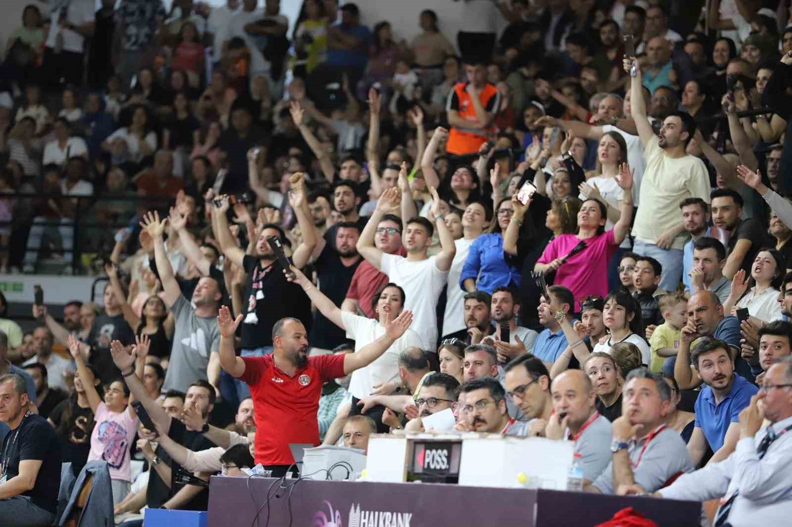 Turgutlu’da kadın basketboluna büyük ilgi