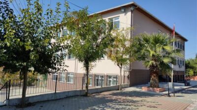 Akhisar’da sınıfı basan veli kadın öğretmeni darp etti