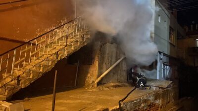 Evin birinci katında çıkan yangın paniğe neden oldu