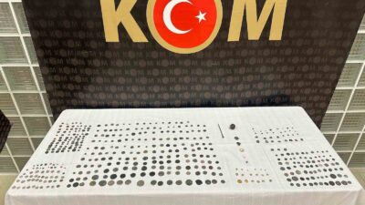 Kula’da tarihi eser operasyonu: 471 adet obje ele geçirildi