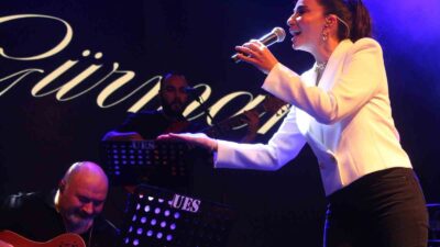 Öykü Gürman söyledi vatandaşlar eşlik etti