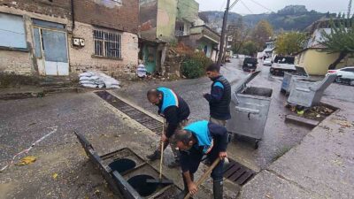 Manisa Büyükşehir ve MASKİ ekipleri şiddetli yağış ve fırtınaya karşı sahada