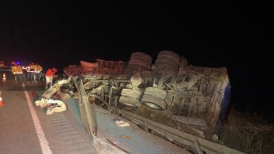 Tır kamyona arkadan çarptı: 2 yaralı