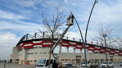 Turgutlu’nun caddeleri daha güzel bir görünüme kavuşuyor