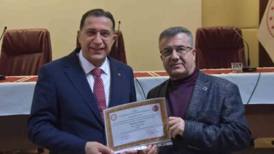 AK Parti İl Başkanı Turgut mazbatasını aldı