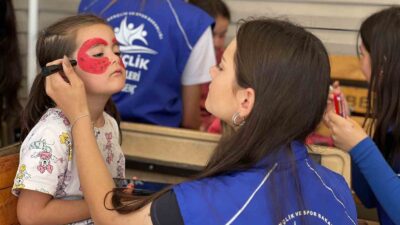 Akhisar Gençlik Merkezi’nden minik kalplere büyük mutluluk