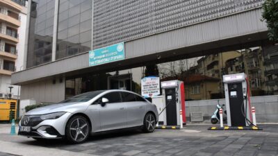 Manisa Büyükşehir Belediyesi ilk elektrikli araç şarj istasyonunu kurdu