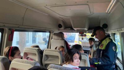 Salihli jandarmadan öğrenci servislerine denetim