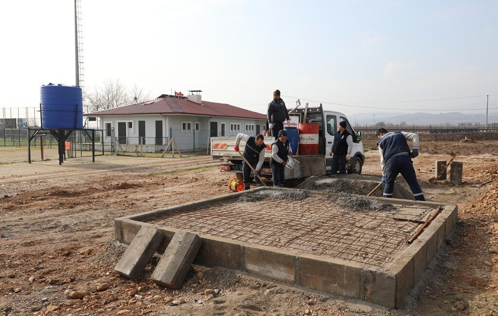 Şehzadeler Belediyesi’nden Aşağıçobanisa Mahallesi’ne tarımsal destek Şehzadeler Belediyesi, çiftçilerin suya