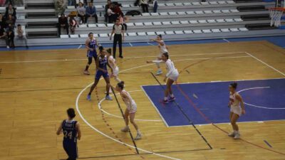 Turgutlu Belediyesi Kadın Basketbol evindeki yenilmezlik serisi devam ediyor