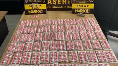 Uyuşturucu tacirinin evinden yüzlerce hap çıktı