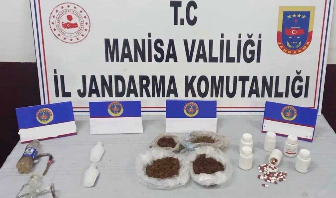 Evinde 1 kilo uyuşturucu ve yüzlerce hapla yakalandı Manisa’nın Kırkağaç ilçesinde jandarma