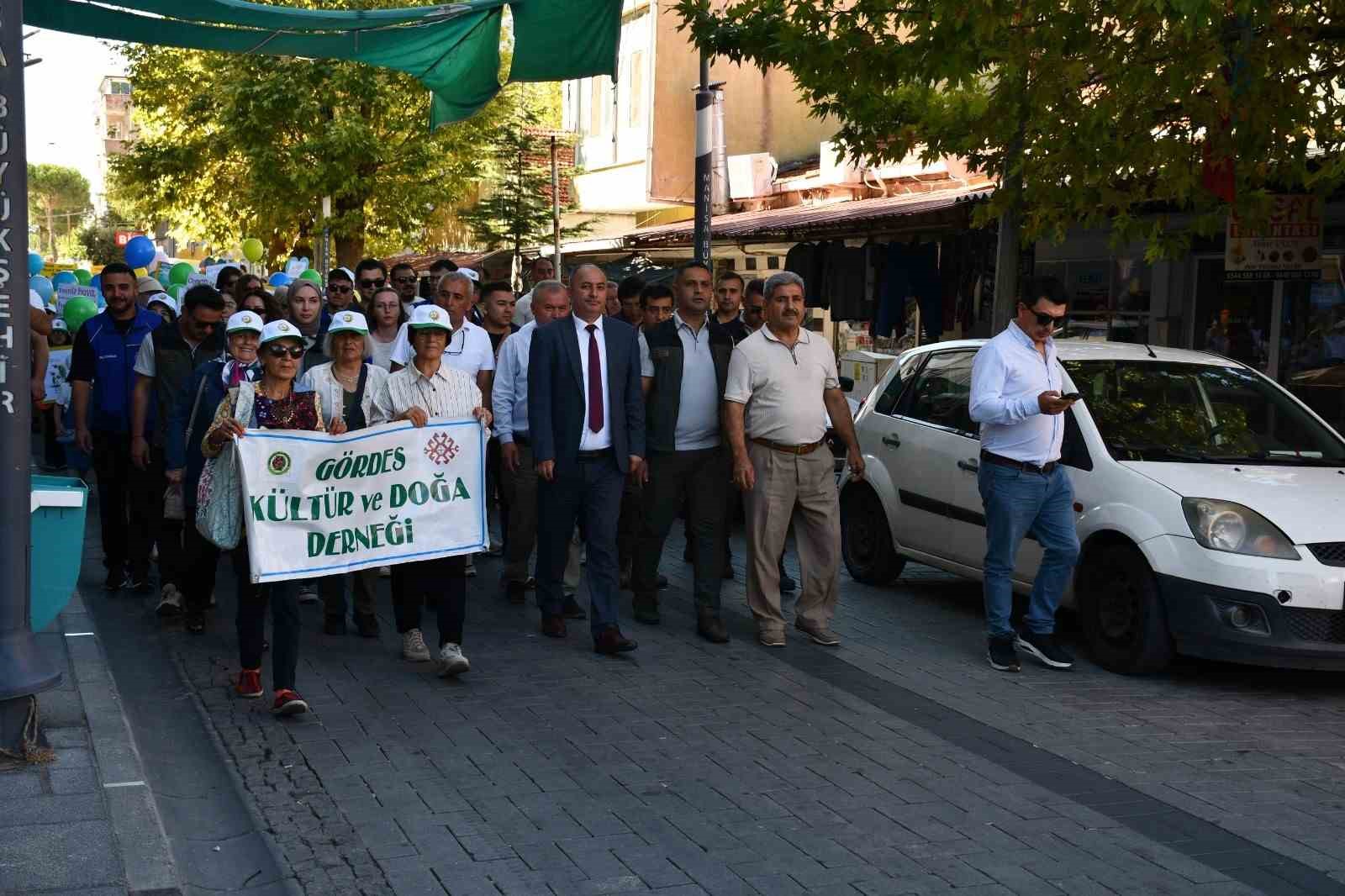 Gördes’te “Yeşil Vatan” temalı farkındalık yürüyüşü düzenlendi