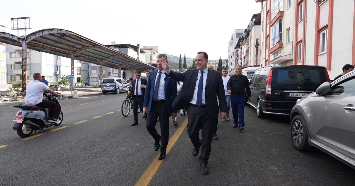 Manisa Soma’ya Başkan Dutlulu’dan asfalt sonrası ziyaret
