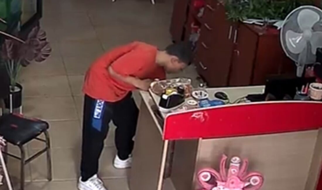 Turgutlu’da hırsızlık anı kamerada Manisa’nın Turgutlu ilçesinde bir