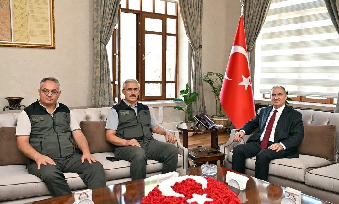 Vali Özkan’dan orman ekiplerine teşekkür Manisa Valisi Vali Vahdettin