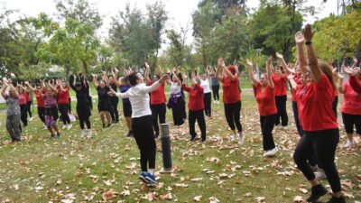 Yunusemreli kadınlardan açık havada spor etkinliği