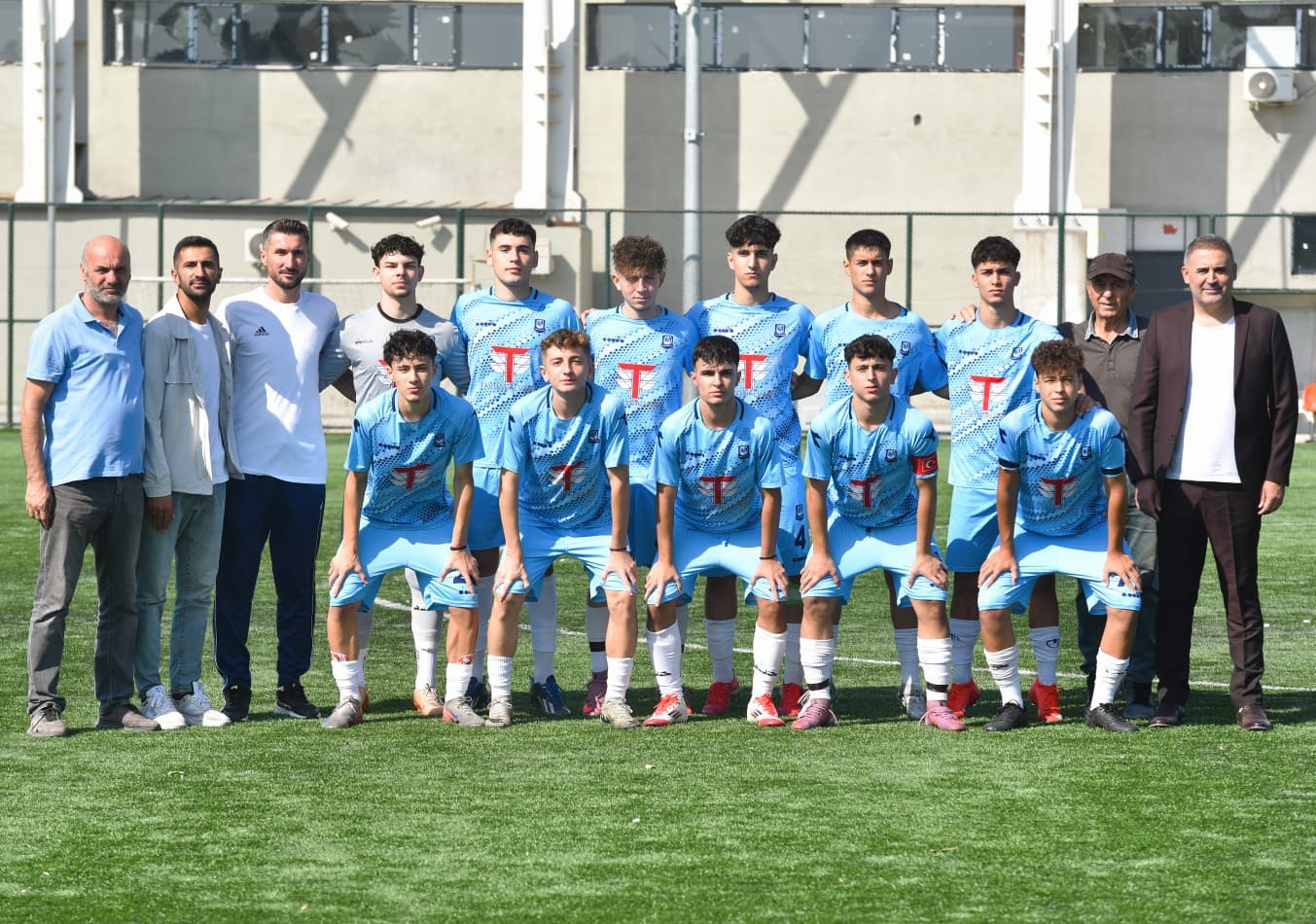 Yunusemre’nin şampiyon gençleri 1. Amatör Lig’de