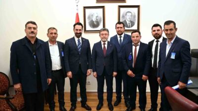 AK Parti’li Arınç, muhtarları Bakan Yumaklı ile buluşturdu