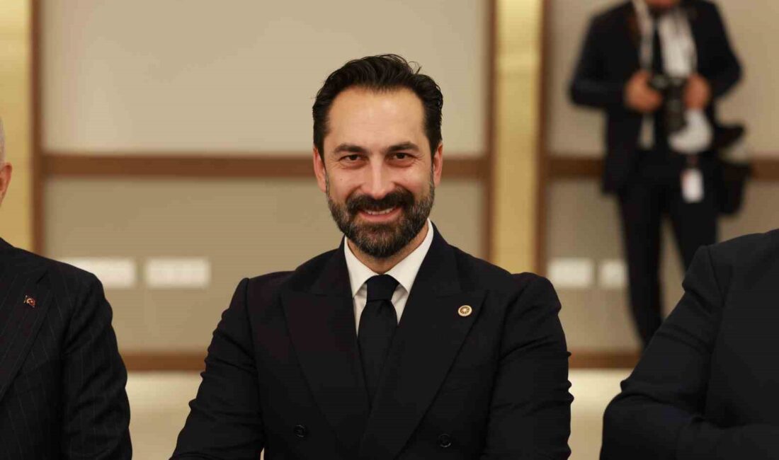 AK Parti’li Arınç: “Yeni yasama yılı birlik ve reform dönemi olacak” AK Parti MKYK Üyesi