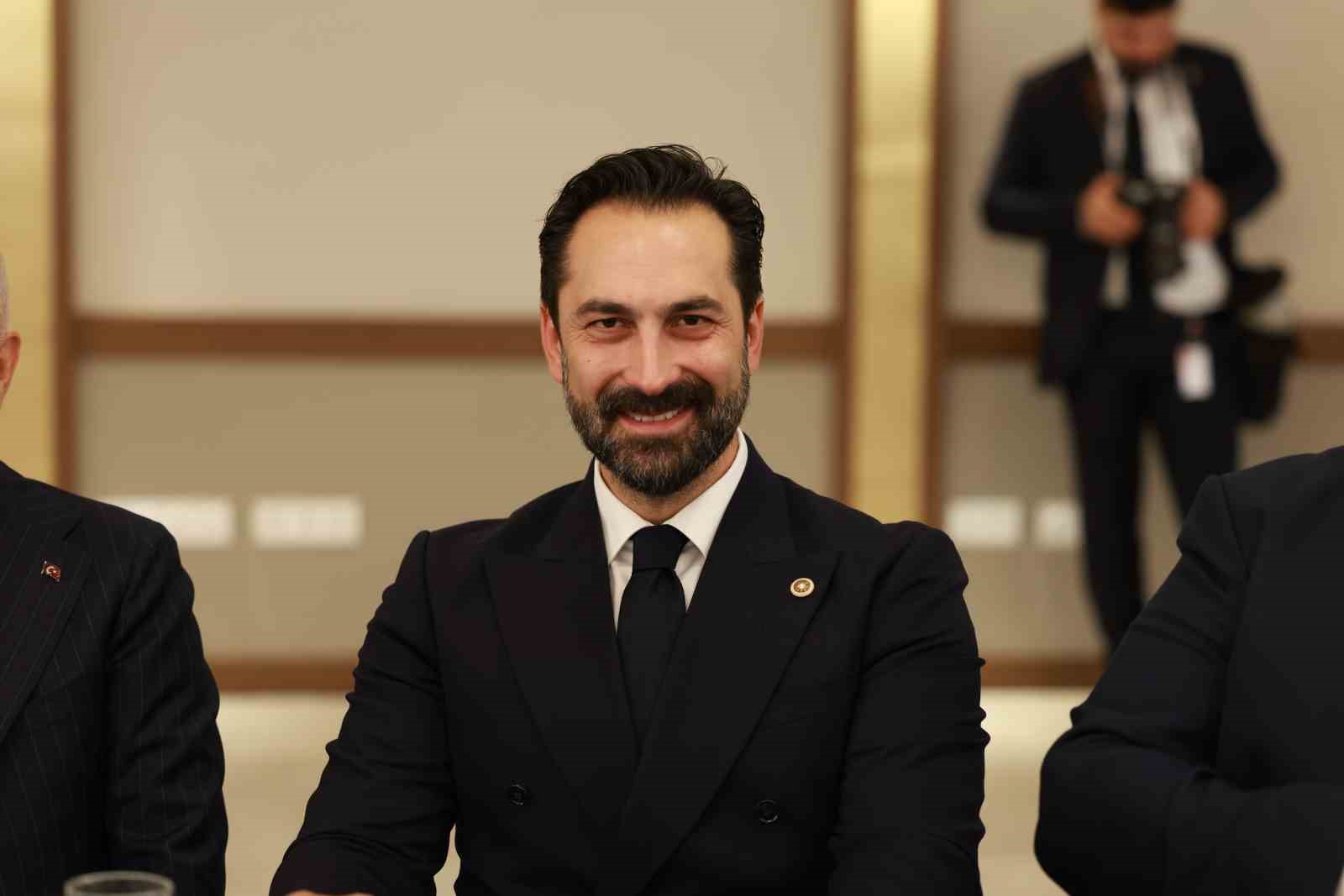 AK Parti’li Arınç: “Yeni yasama yılı birlik ve reform dönemi olacak”