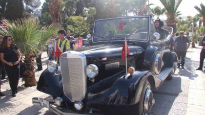 Atatürk’ün makam aracının aynısı Turgutlu’da ilgi odağı oldu