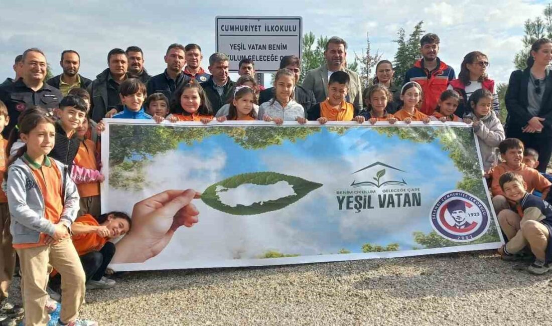 Selendi Cumhuriyet İlkokulu öğrencileri,