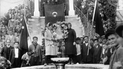 Demirci’de 97 yıl önceki cumhuriyet karesi yeniden canlandı