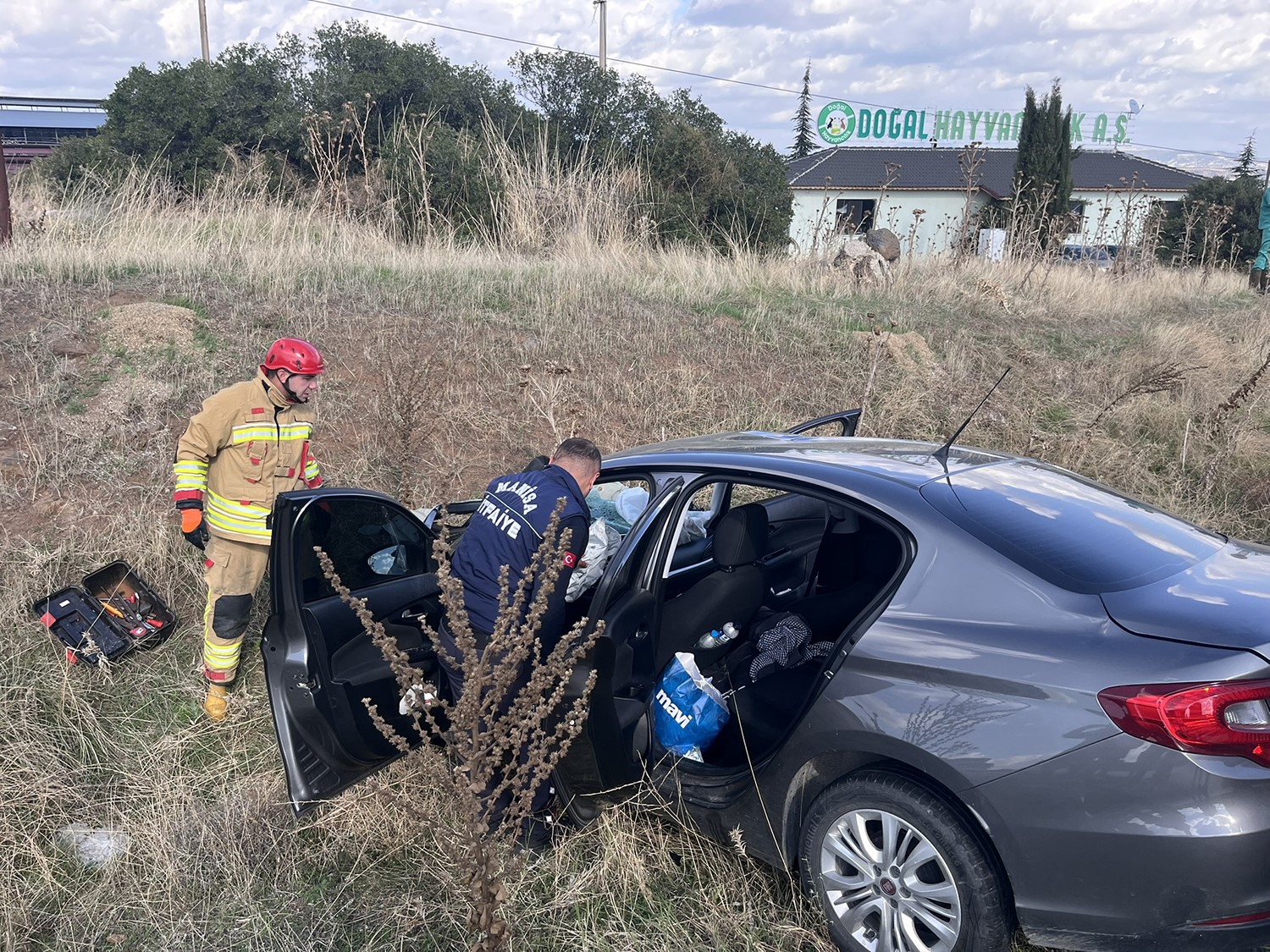 Kula’da otomobil tıra arkadan çarptı:1 yaralı