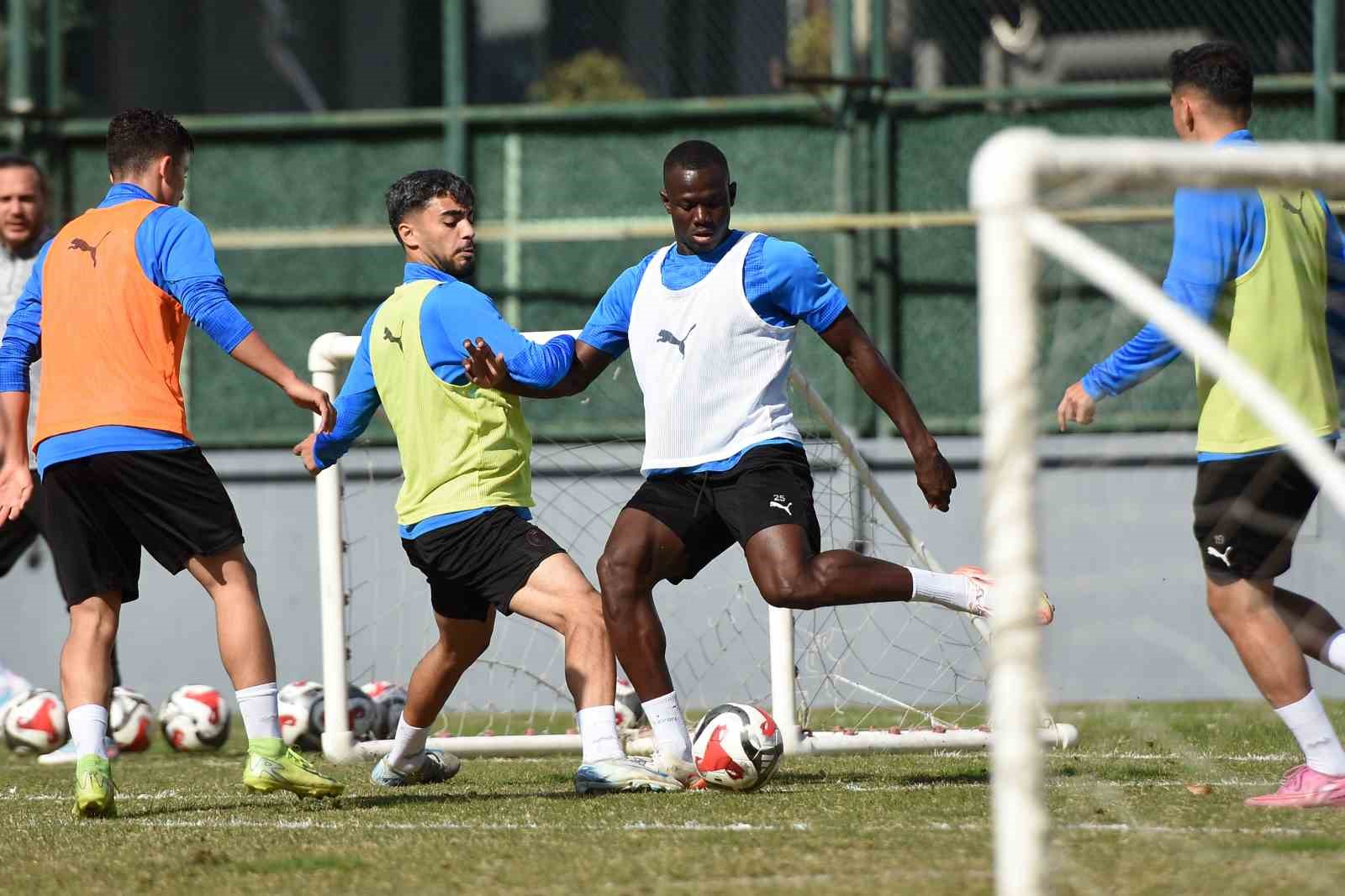 Manisa FK kupa maçı hazırlıklarını tamamladı