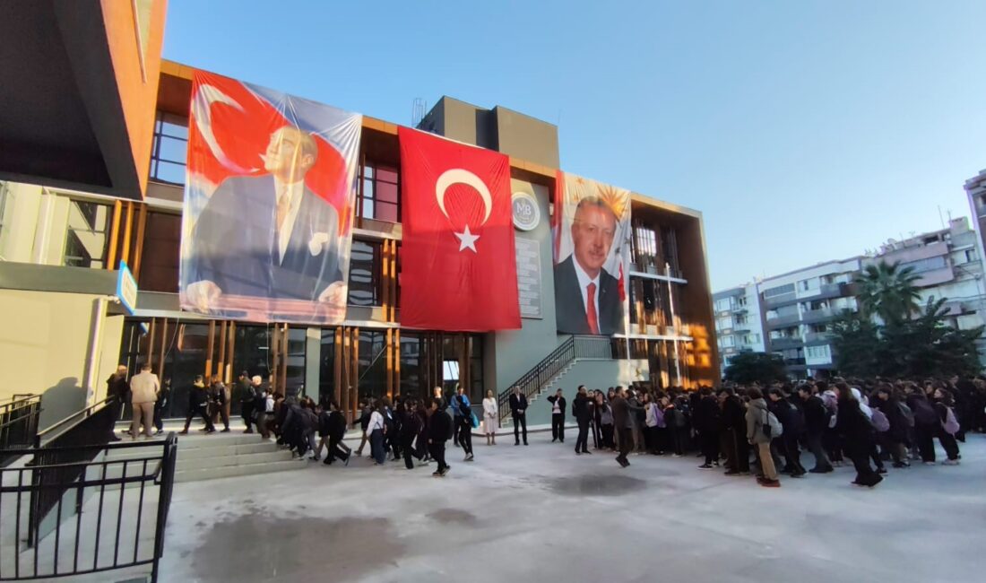 Münire Bayer Ortaokulu’nda bugün ilk ders zili çaldı Manisa’nın Şehzadeler ilçesinde hayırsever