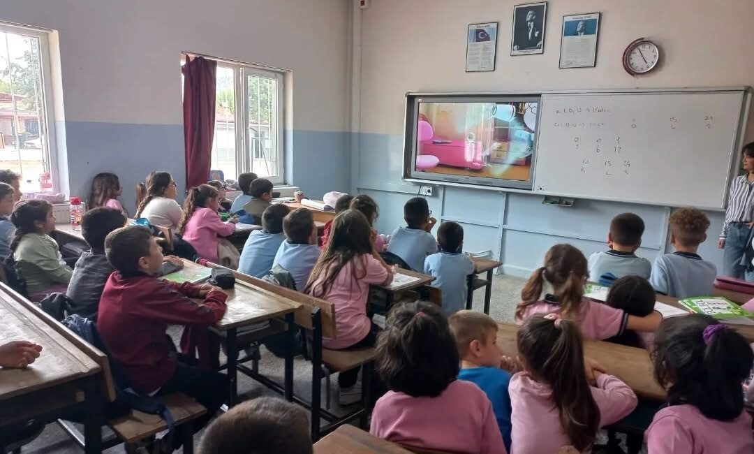 Sarıgöl’de ilkokul öğrencilerine ağız ve diş sağlığı eğitimi MANİSA (İHA) – Manisa’nın