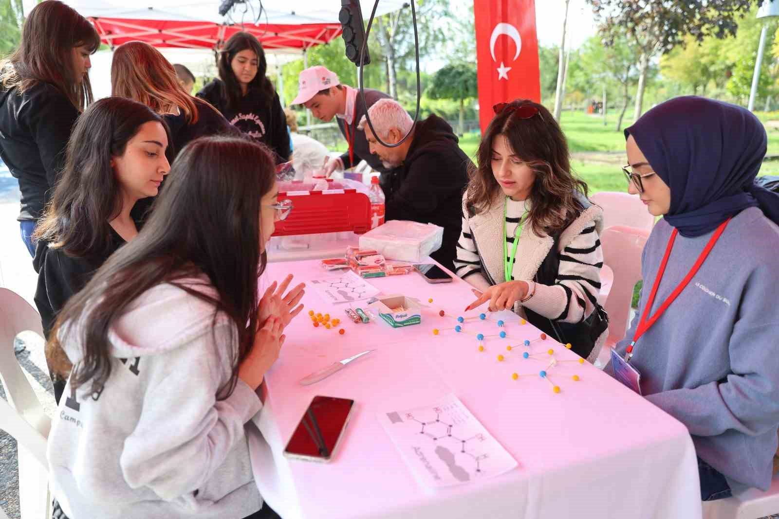 Yunusemre’de bilim şenliği başladı