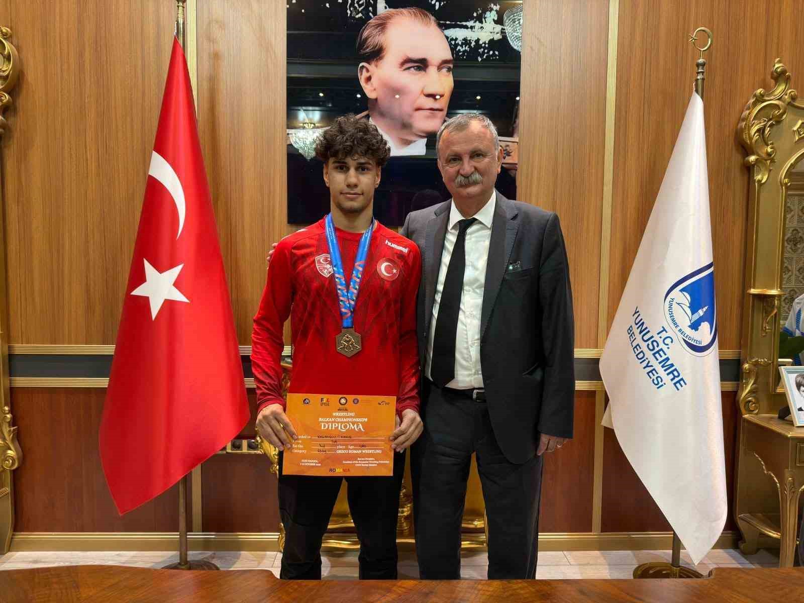 Başkan Balaban’dan başarılı güreşçiye övgü