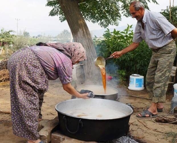 Evlerde geleneksel pekmez telaşı