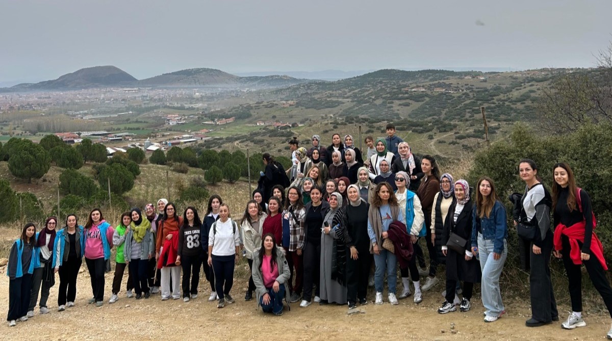 Manisa’da 61 kadın öğretmen 24 Kasım’ı Gençlik Kampında kutladı