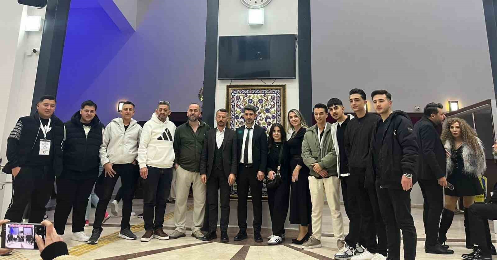 Manisalı kuaförler Uşak’tan 3 kupa ile döndü