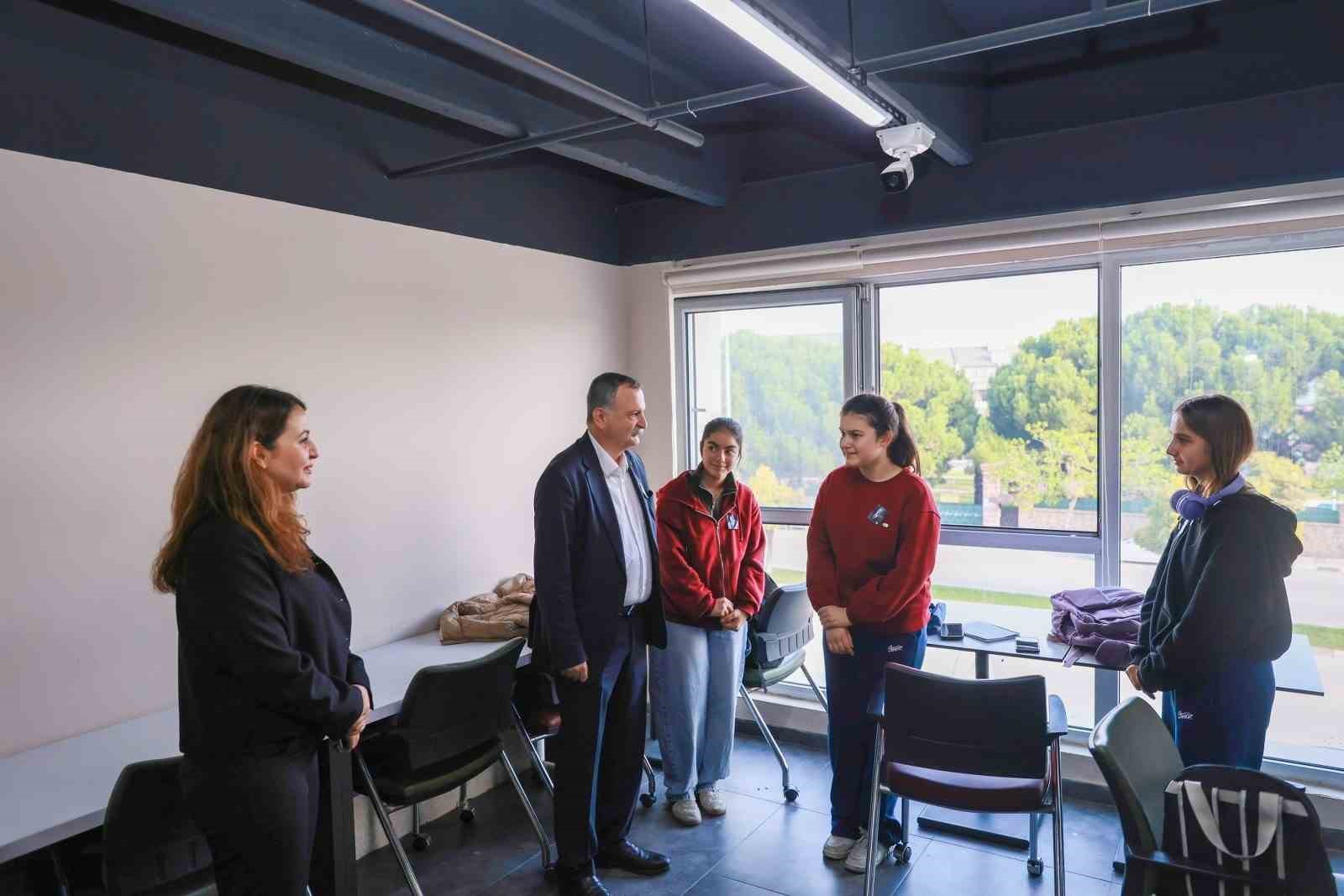 Yunusemre’den 10 Kasım’da gençlere ’Nutuk’ hediyesi