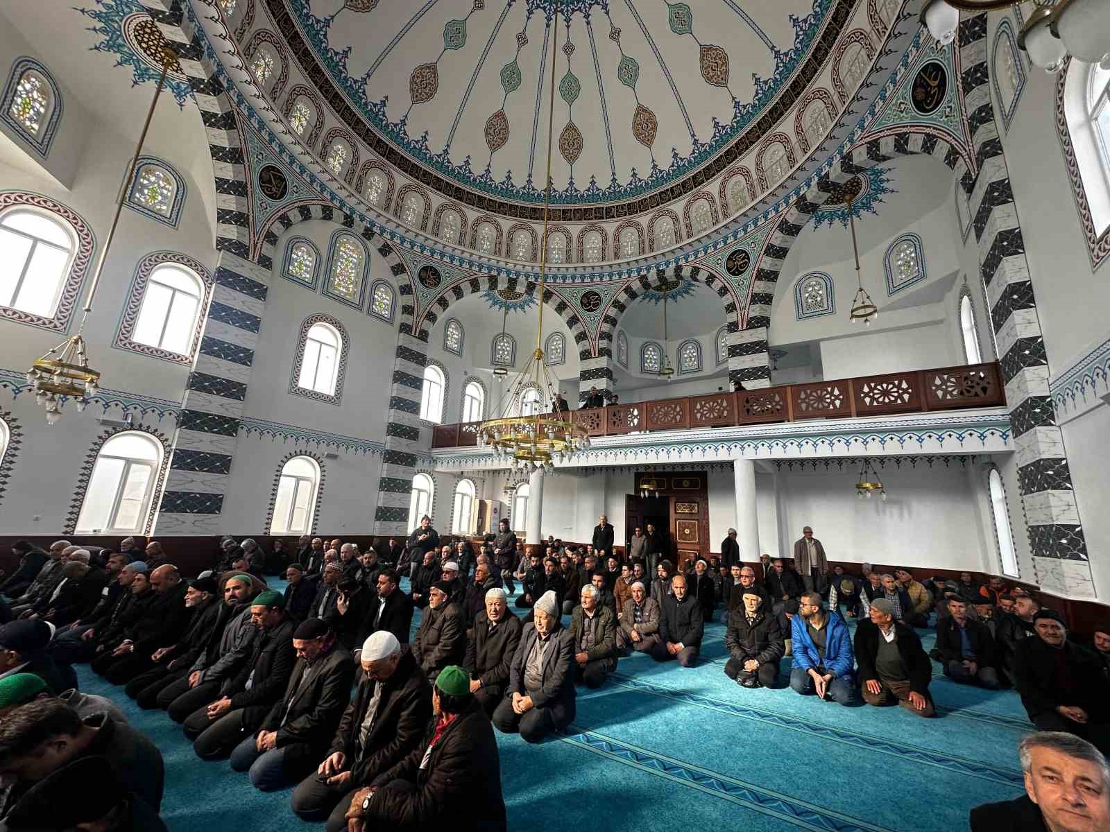Hayber Camii ibadete açıldı