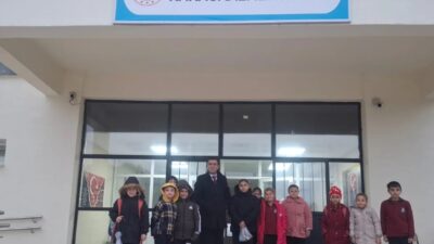 Sarıgöl Karacaali İlkokulu’nda düzenlenen bayrak