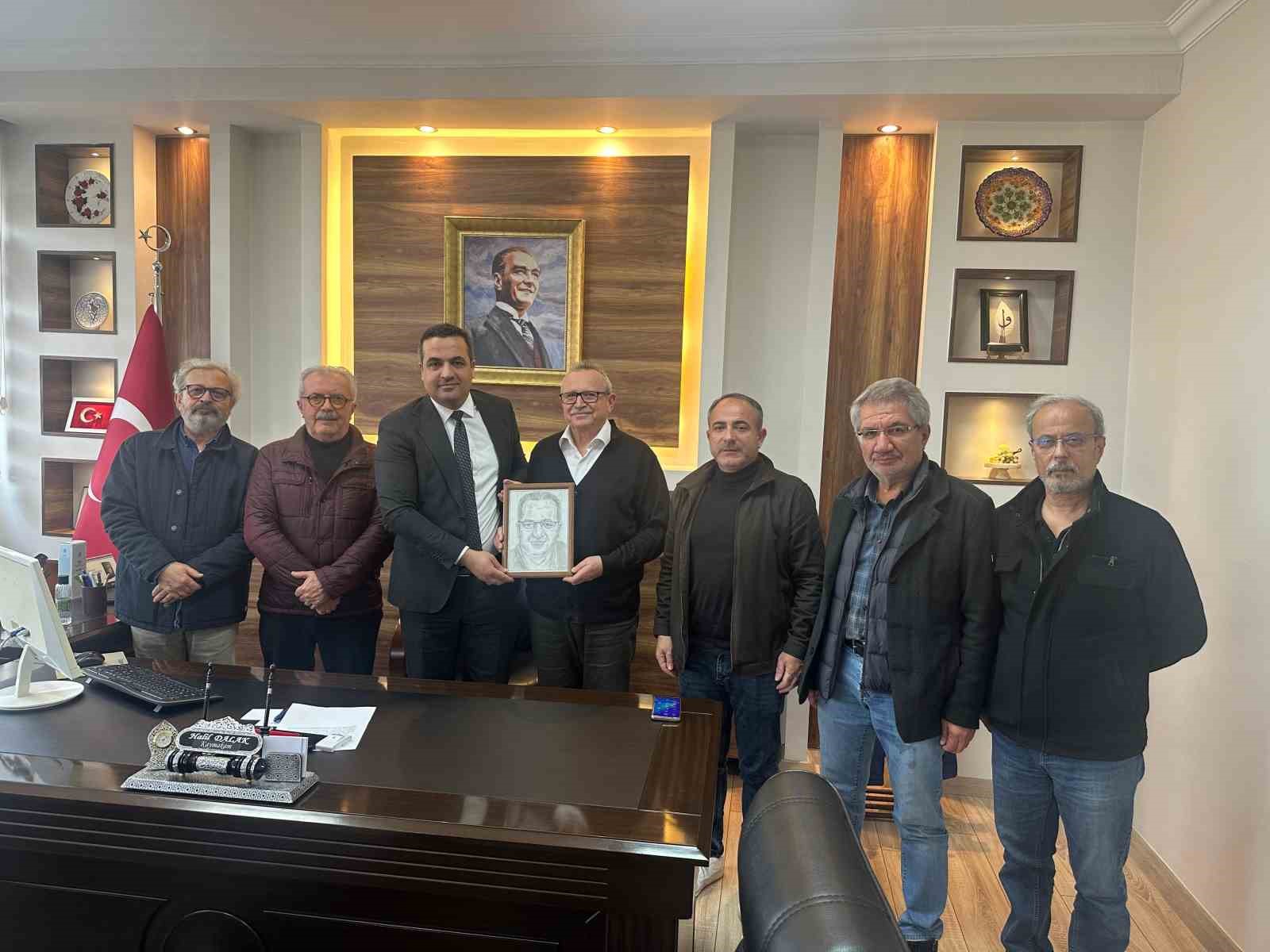Kaymakam Dalak’ı duygulandıran kara kalem portre