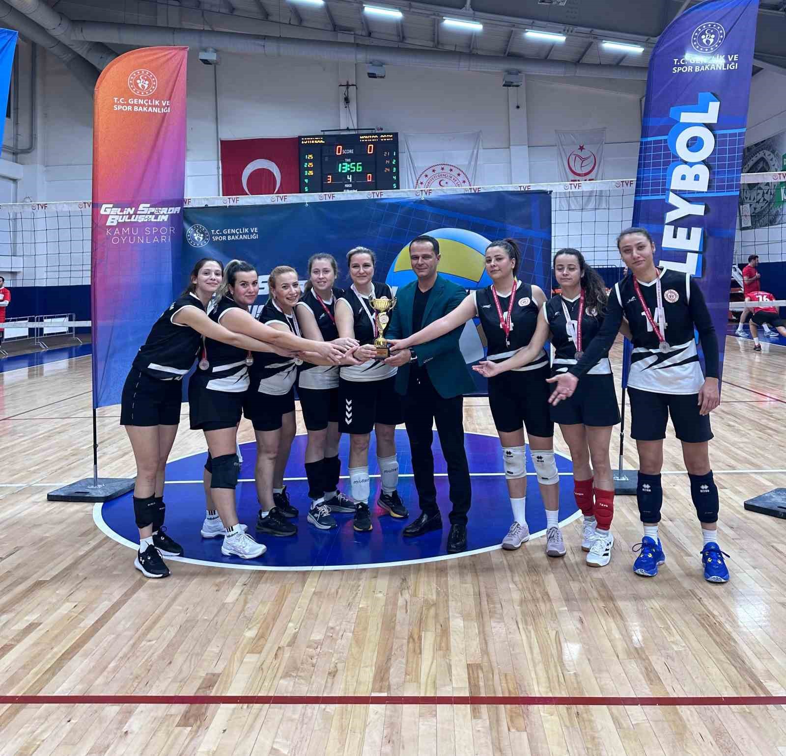 Manisa GSB Kadın Voleybol Takımı Türkiye ikincisi oldu
