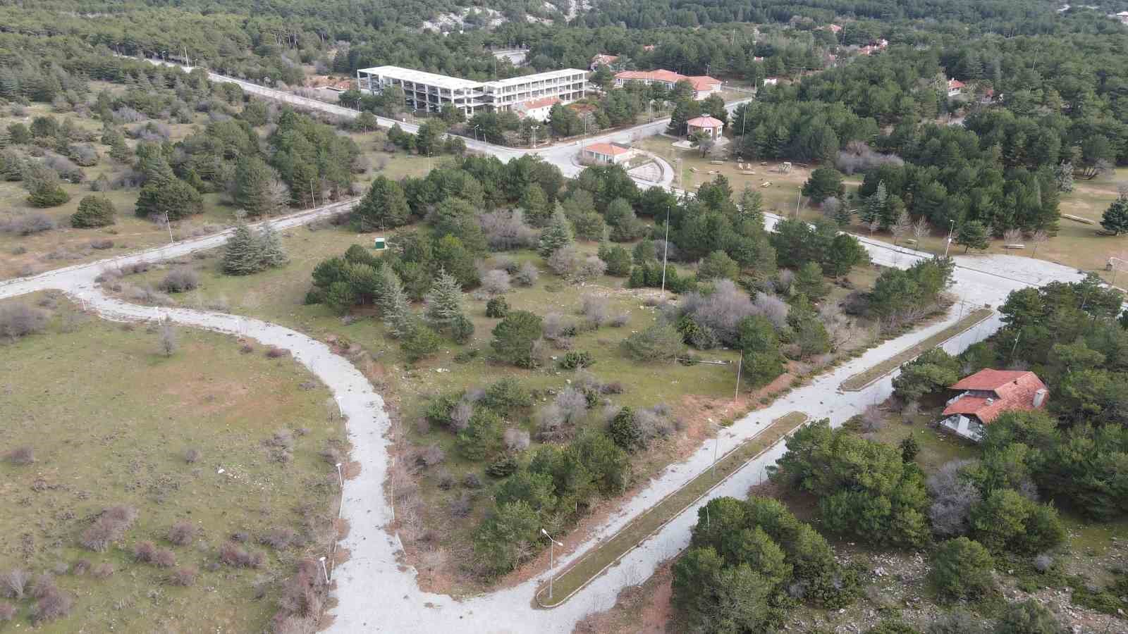 Spil Dağı Milli Parkı’na Türkiye’de ilk “Kıl Çadır Gençlik Kamp Merkezi”