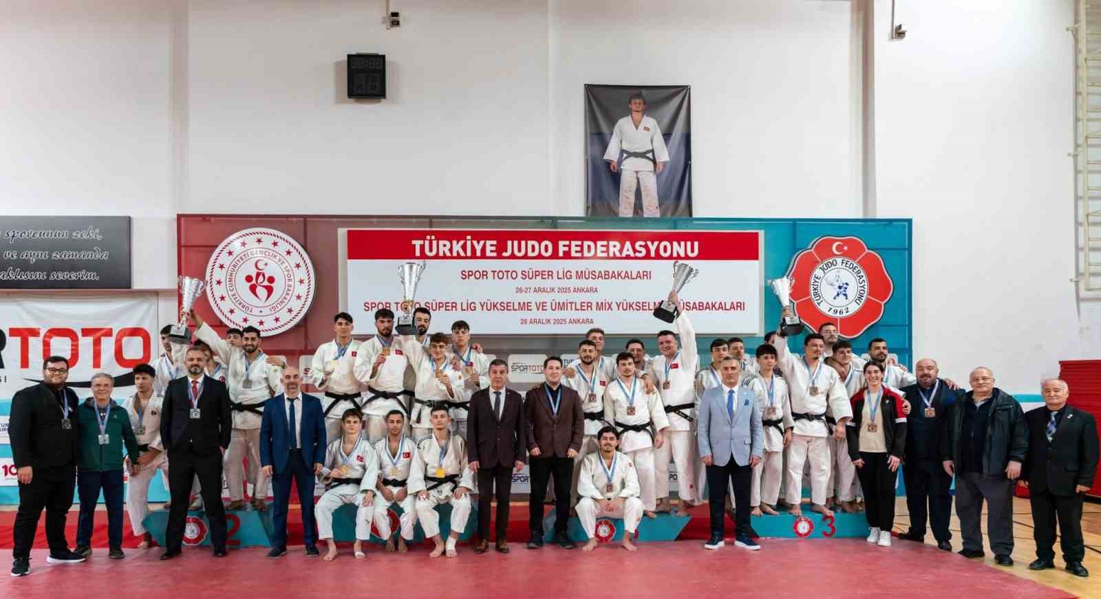 Yunusemre Belediyespor erkek judo takımı Süper Lig’e yükseldi