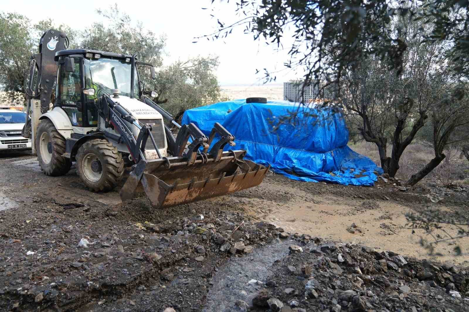 Başkan Şimşek yağıştan etkilenen mahallelerde incelemelerde bulundu