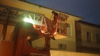 Manisa’nın Salihli ilçesinde okul çatısında