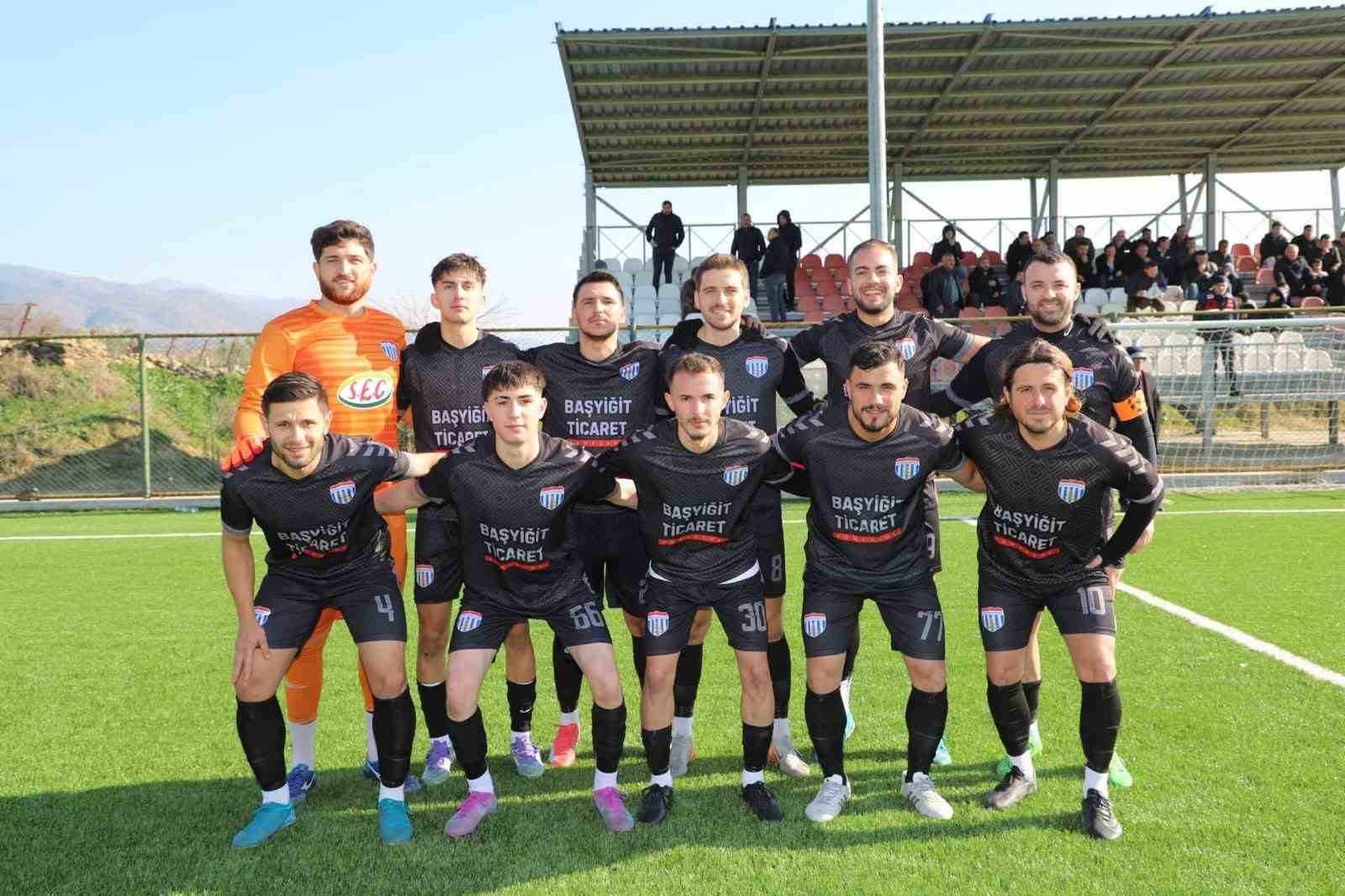 Selendi Belediyespor şampiyonluğa koşuyor