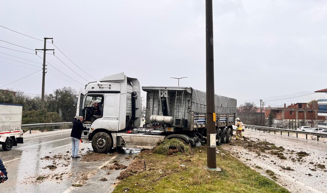 Manisa’nın Kula ilçesinde yağışlı