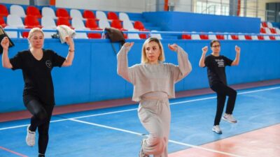 Yunusemre Belediyesi’nin açtığı folklor kursunda