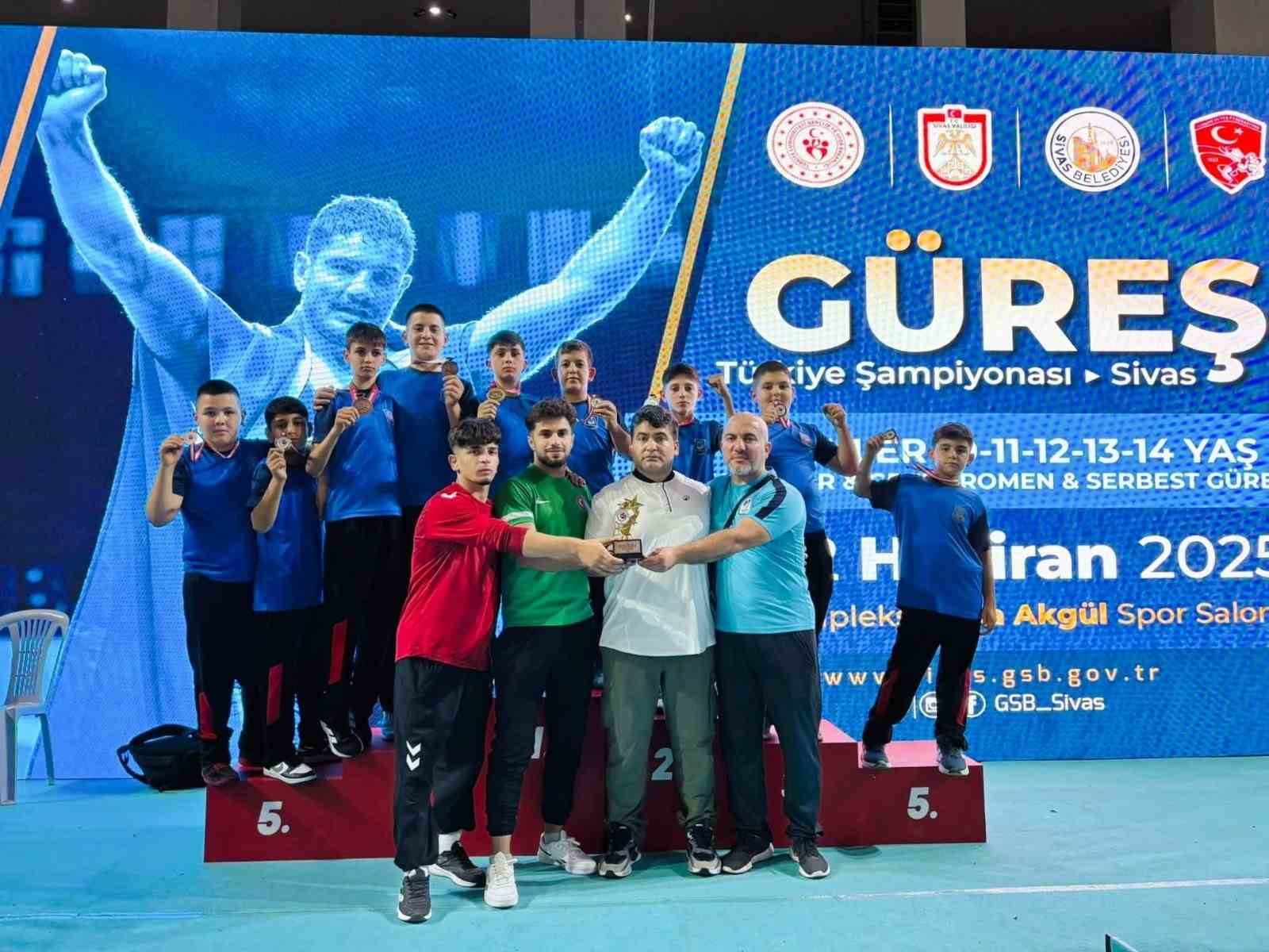 Yunusemre Belediyespor 2025 yılını 211 madalya ve 34 kupa ile tamamladı